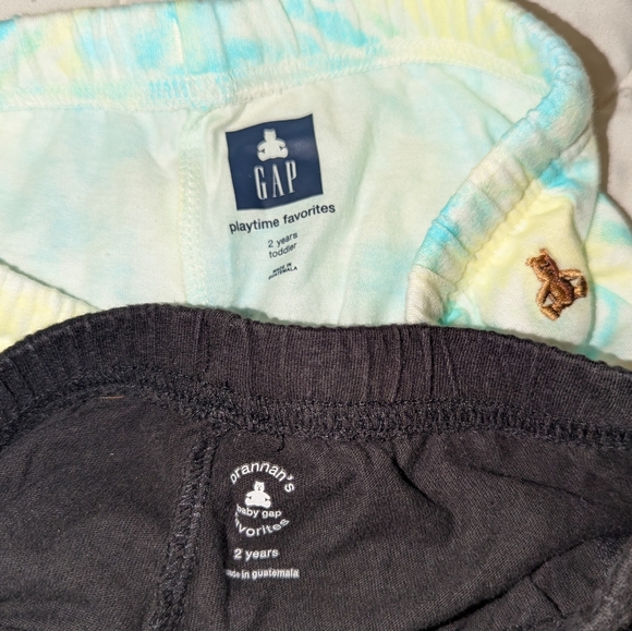 Gap playtime favorite's 2 pair size 2T - Picture 3 of 3
